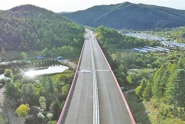 鹤伊高速鹤苔段B1-4工区主体工程收官
