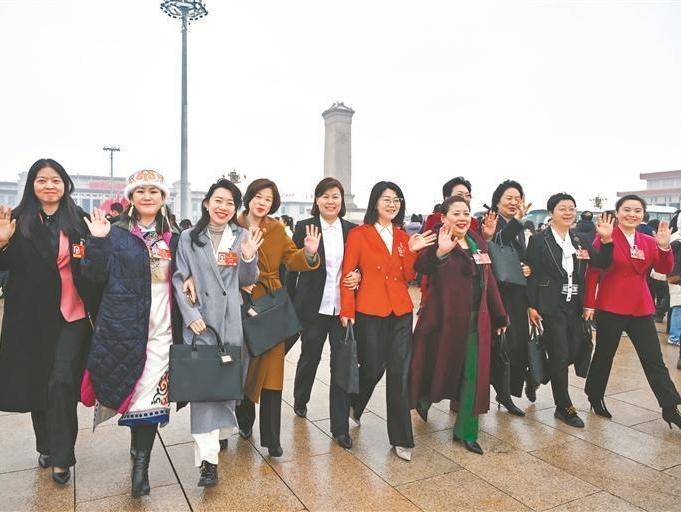 两会“她”风采
