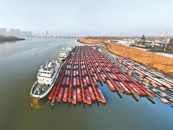 松花江干流哈尔滨段开江
