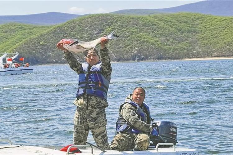 沐清风 游龙江｜镜泊湖 开湖第一网 打上万斤鱼
