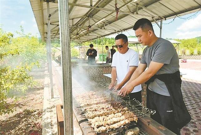 特色民宿带火乡村游
