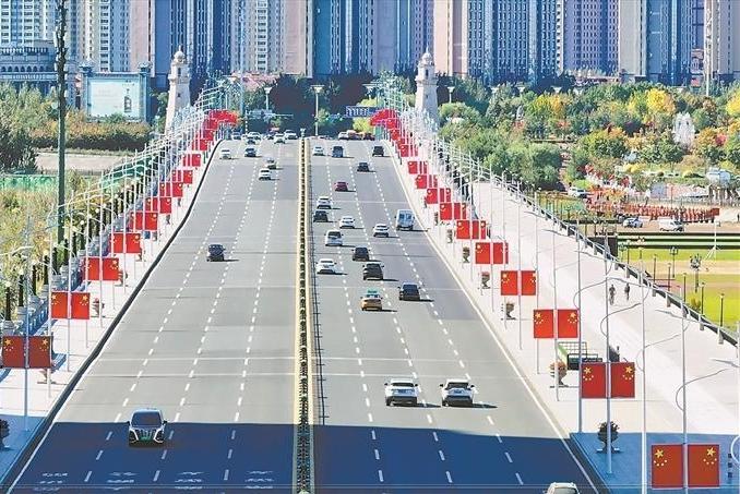 万面国旗迎国庆

